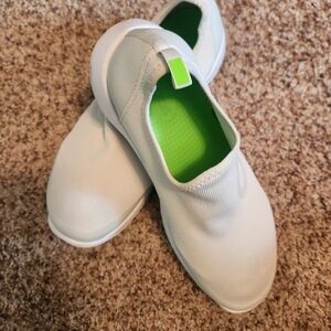 Oofos  Womens Pale Green Slip-On Shoes Size 10